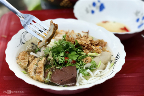 Tô bánh canh chả cá Phan Thiết